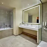 ホテル Courtyard By Marriott Lyon Eurexpo Stadium ジュナ