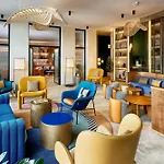 ホテル Courtyard By Marriott Lyon Eurexpo Stadium ジュナ