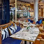 Courtyard By Marriott Lyon Eurexpo Stadium 4* ז'נה