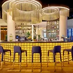 Courtyard By Marriott Lyon Eurexpo Stadium מלון 4*