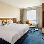 מלון Courtyard By Marriott Lyon Eurexpo Stadium 4*