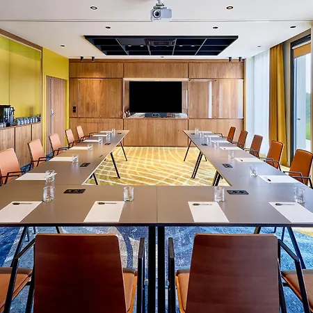 فندق Courtyard By Marriott Lyon Eurexpo Stadium جينا