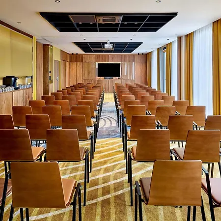 Courtyard By Marriott Lyon Eurexpo Stadium 4* Жена
