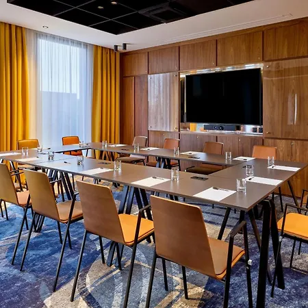 Courtyard By Marriott Lyon Eurexpo Stadium 4* Жена