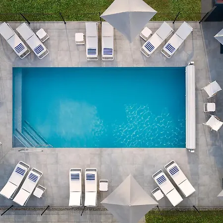 ホテル Courtyard By Marriott Lyon Eurexpo Stadium ジュナ