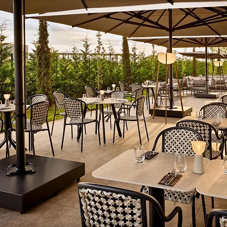 ホテル Courtyard By Marriott Lyon Eurexpo Stadium *