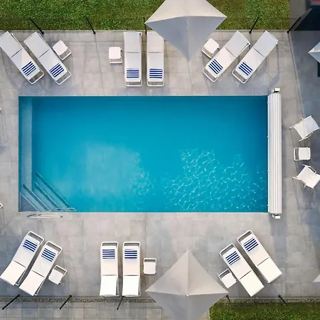 ホテル Courtyard By Marriott Lyon Eurexpo Stadium ジュナ