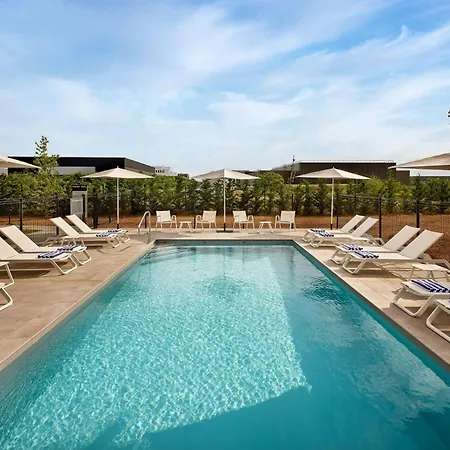 Courtyard By Marriott Lyon Eurexpo Stadium Отель Жена
