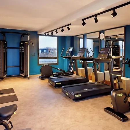ホテル Courtyard By Marriott Lyon Eurexpo Stadium 4*