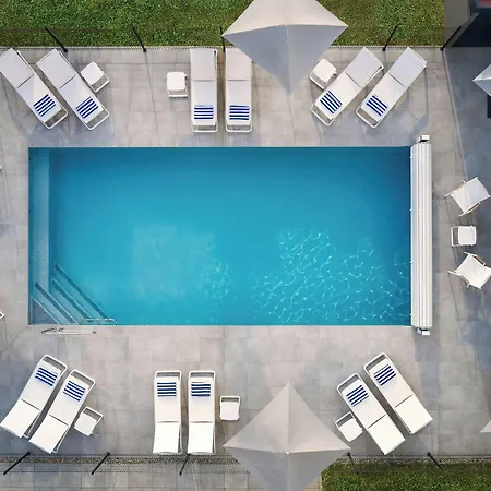 ホテル Courtyard By Marriott Lyon Eurexpo Stadium ジュナ