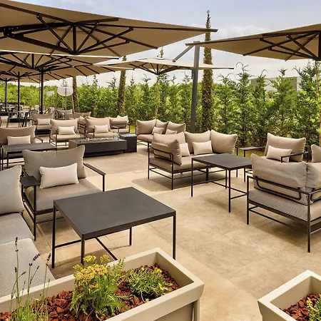 Courtyard By Marriott Lyon Eurexpo Stadium ジュナ