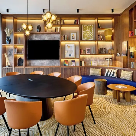 Courtyard By Marriott Lyon Eurexpo Stadium ホテル