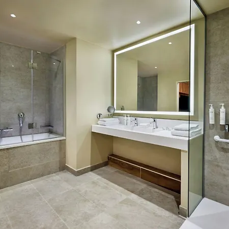 Courtyard By Marriott Lyon Eurexpo Stadium ホテル